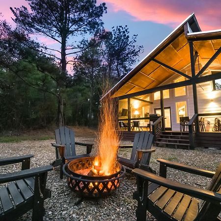 ברוקן בו New Farmhouse-Chic Cabin With Hot Tub & Firepit מראה חיצוני תמונה