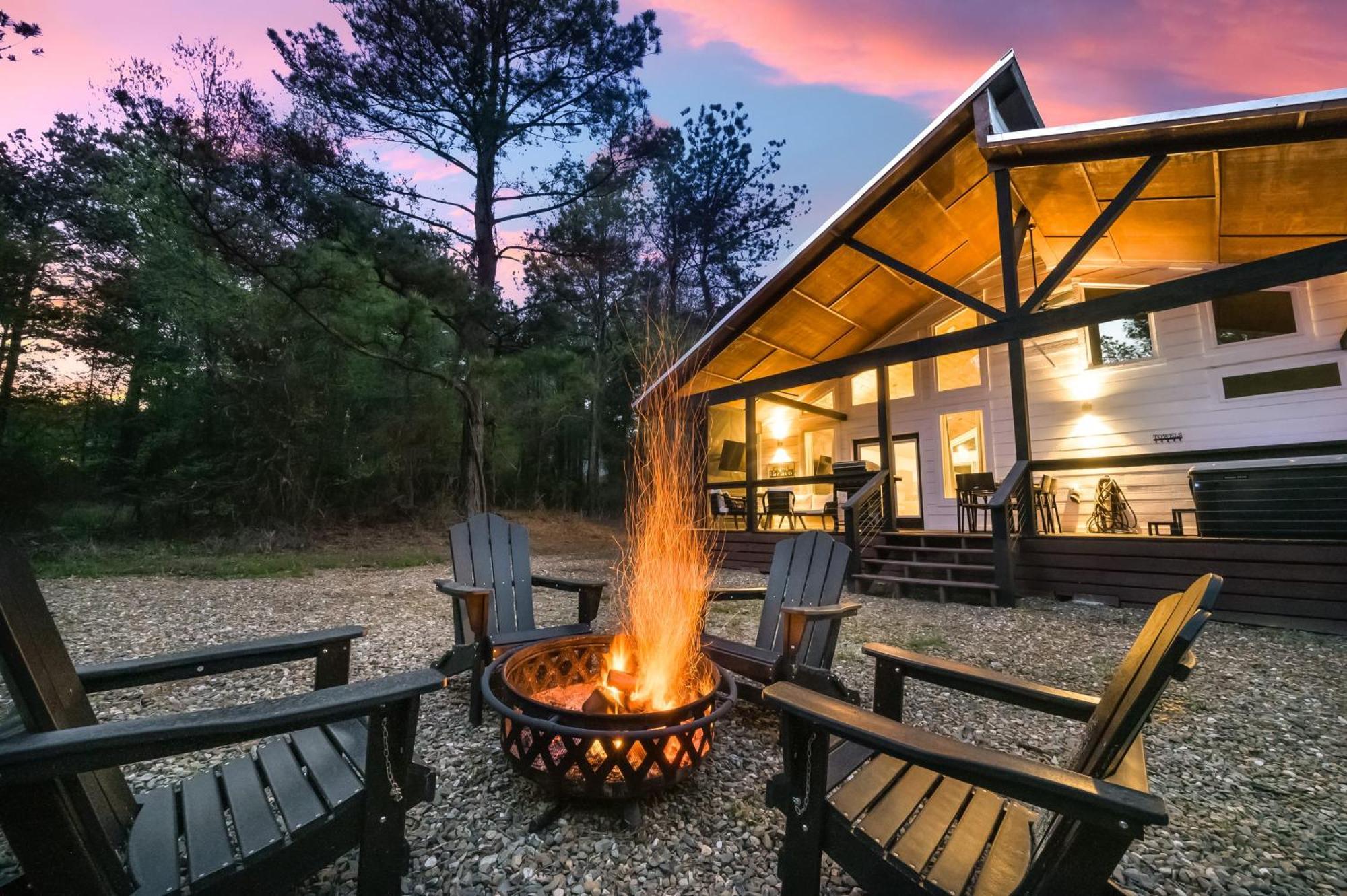 ברוקן בו New Farmhouse-Chic Cabin With Hot Tub & Firepit מראה חיצוני תמונה