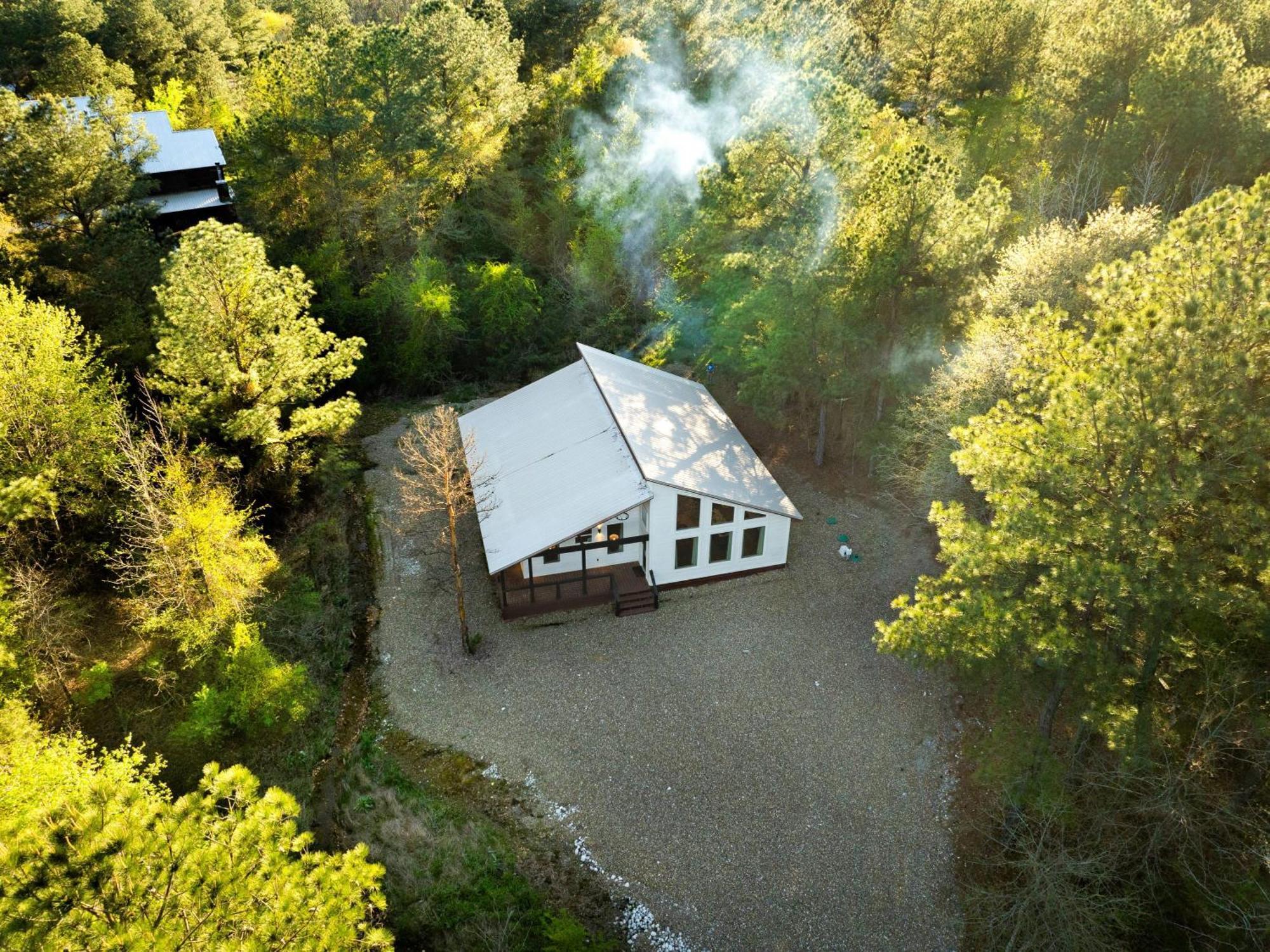 ברוקן בו New Farmhouse-Chic Cabin With Hot Tub & Firepit מראה חיצוני תמונה